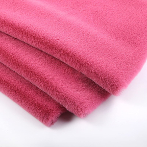 A Guide to Choosing Plush Fabric Tips & Tricks (1)