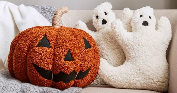 Halloween Textile Fleece Fabric Cozy, Creative, and Spooky (3)